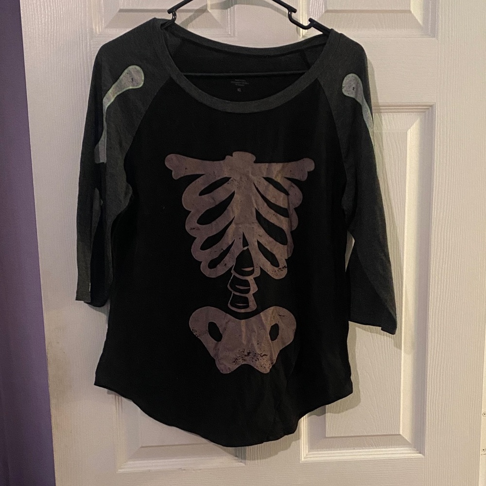 Zoe + Liv Skeleton Tee 🎁Bundle only🎁